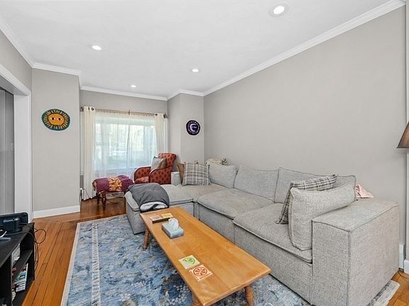 4th image of 46 Linden Ave