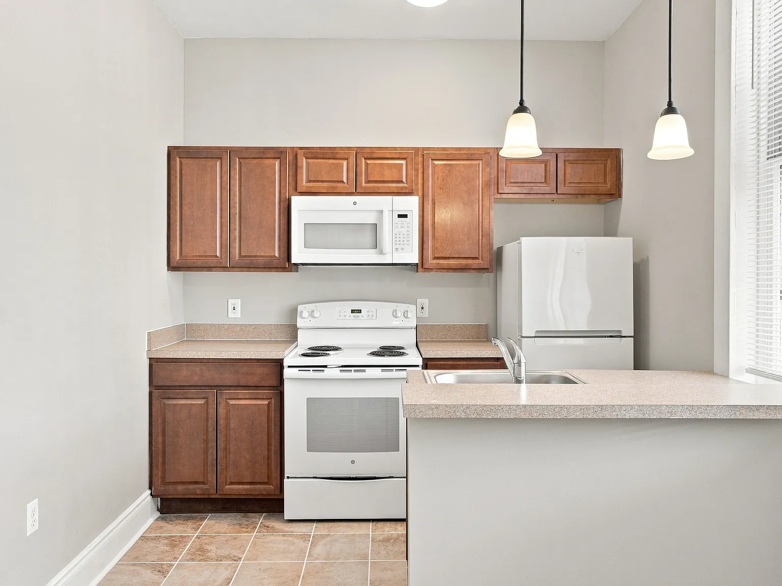 2 bed, 800 sqft, $1,950 — Photo 3