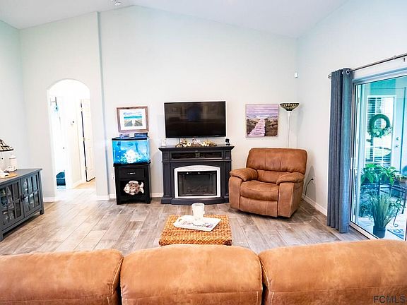 5th image of 80 Lindsay Dr