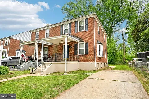 3 bed, 1330 sqft, $1,800 — Photo 2
