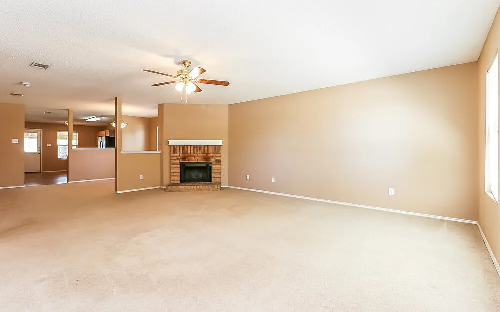 3 bed, 2.0 bath, 1859 sqft, $1,925 — Photo 3