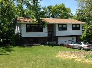 1801 Sprucewood Ln, Lindenhurst, IL