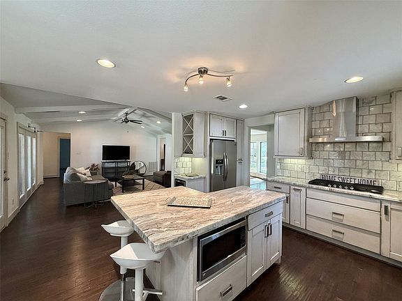 2nd image of 5638 Grape St