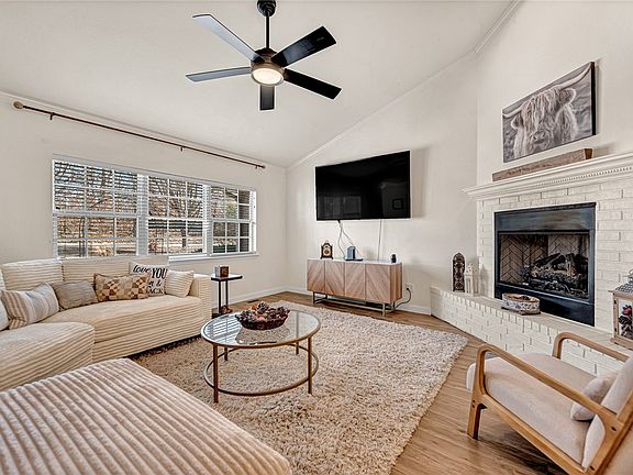4th image of 6 McCollough Ln