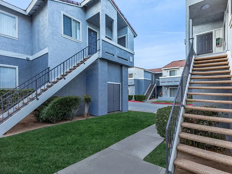 Desert Heights Apartment Homes — Photo 14