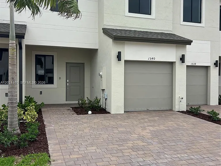 1540 NW 1st Ave — Photo 1