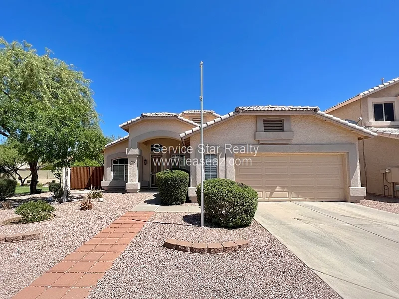 4 bed, 2.0 bath, 1867 sqft, $2,550 — Photo 1