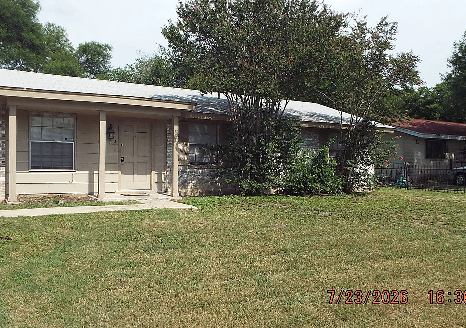 4 bed, 1.5 bath, 1050 sqft, $1,295 — Photo 1