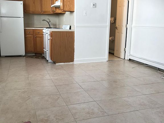 4th image of 282 Candon Ave #2