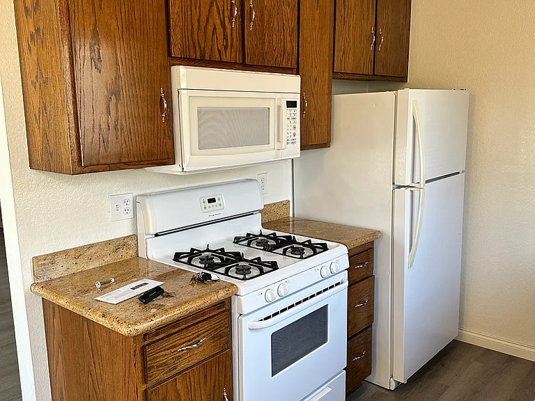 10933 Moorpark St #5 — Photo 17