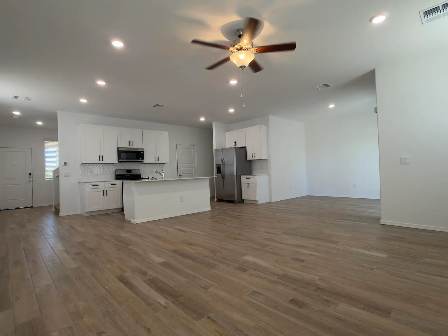 4 bed, 2.5 bath, 2227 sqft, $2,500 — Photo 3
