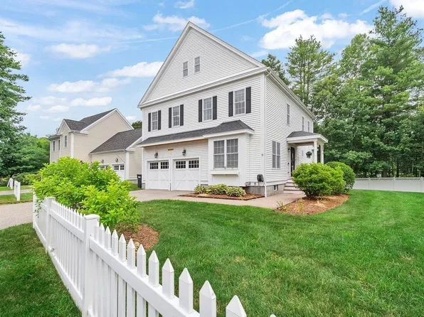33 Golden Dr #33, Stow, MA 01775