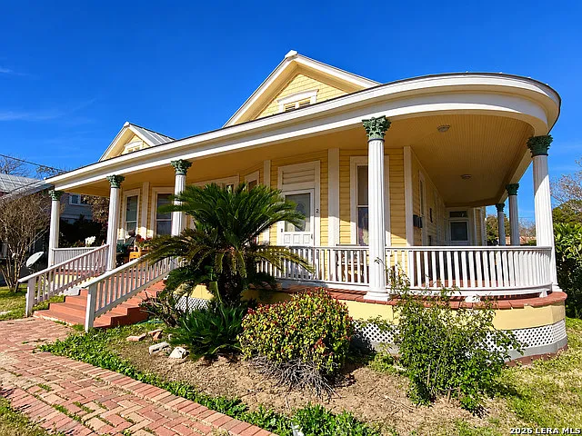 1 bed, 1.0 bath, 700 sqft, $875 — Photo 2