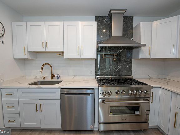 5th image of 100 West Ave #206