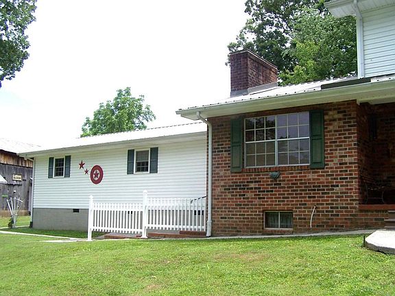 4th image of 213 Henderson Dr