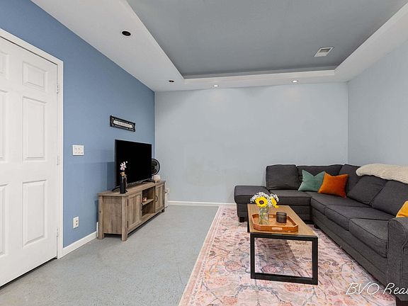5th image of 18210 Mohawk Dr Unit 6