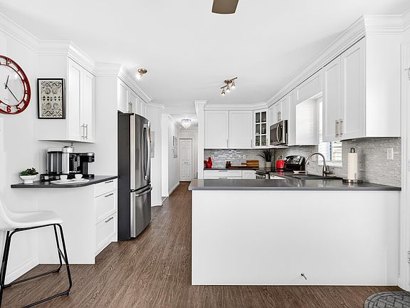5th image of 22514 116th Ave #109