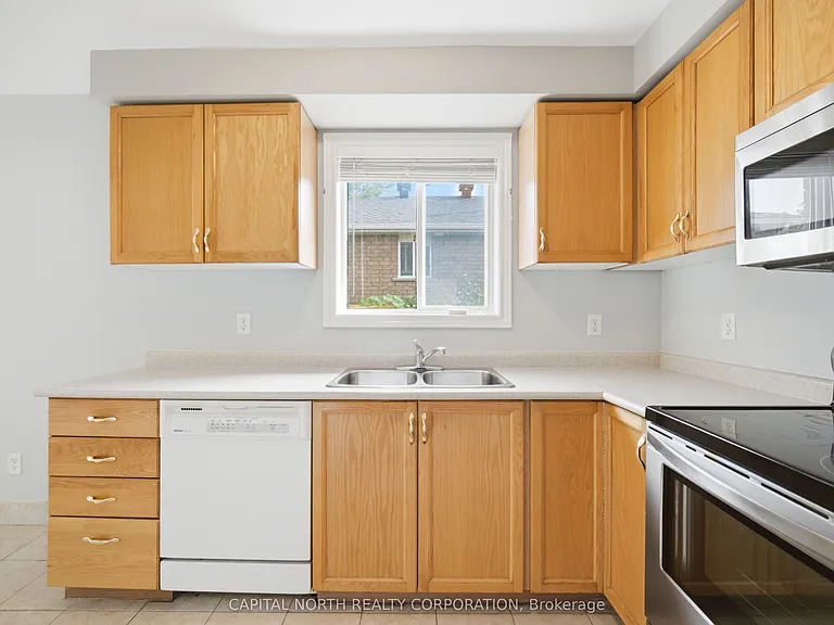 126 Marsellus Dr — Photo 9