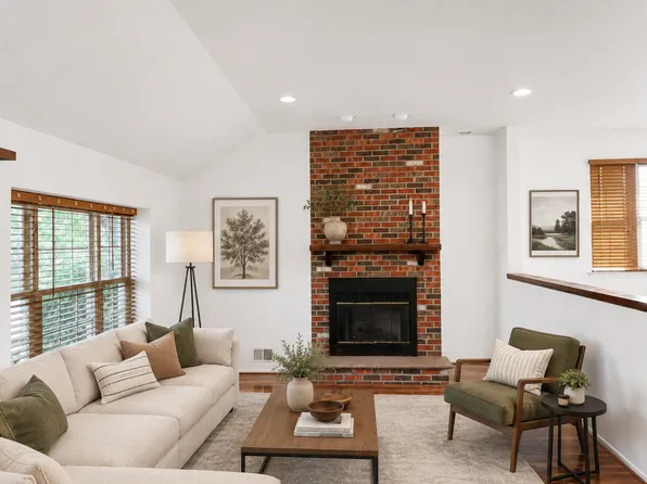 225 Driscoll Ct, Somerset, NJ 08873