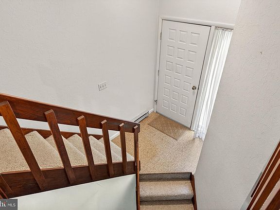 5th image of 3807 Hillcrest Dr