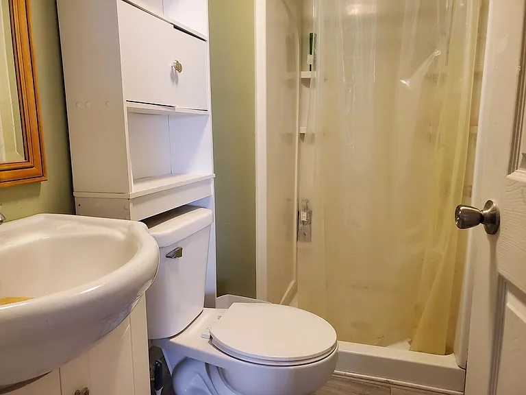 930 Emerald St #2B — Photo 11