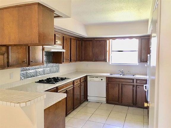 5th image of 18754 Wood Glen Ln