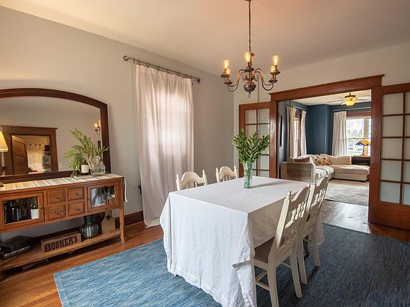 Dining room.