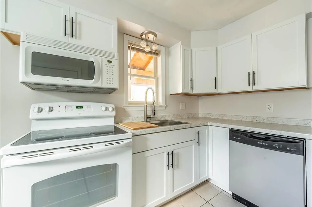 3 bed, 1176 sqft, $1,550 — Photo 1