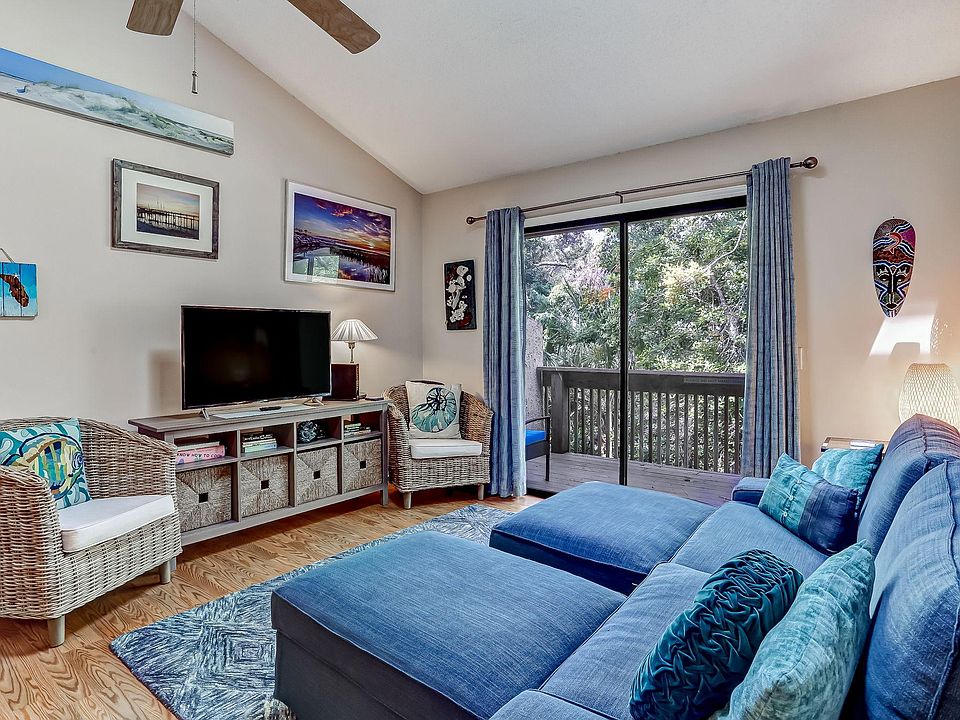 2nd image of 2747 Forest Ridge Dr Unit 2747