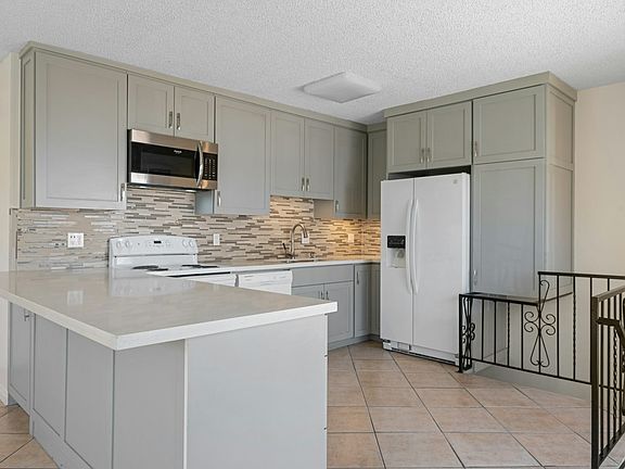 3rd image of 613 Crest Dr