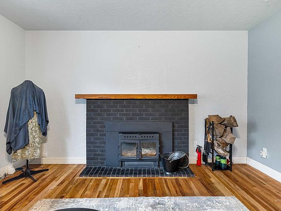 4th image of 365 Caswell Ave W