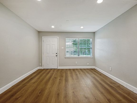 5th image of 717 Willowbrook Dr