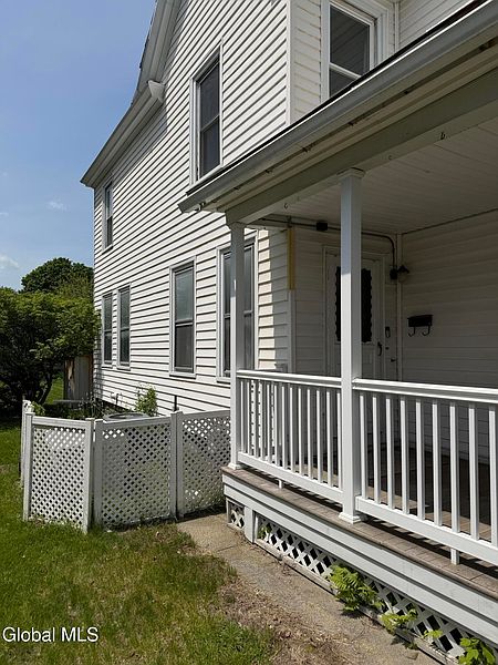 5th image of 52 Walnut Street