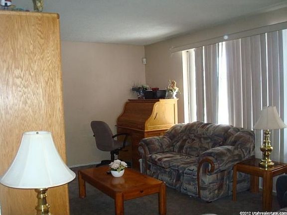 5th image of 627 N Sir Michael Dr