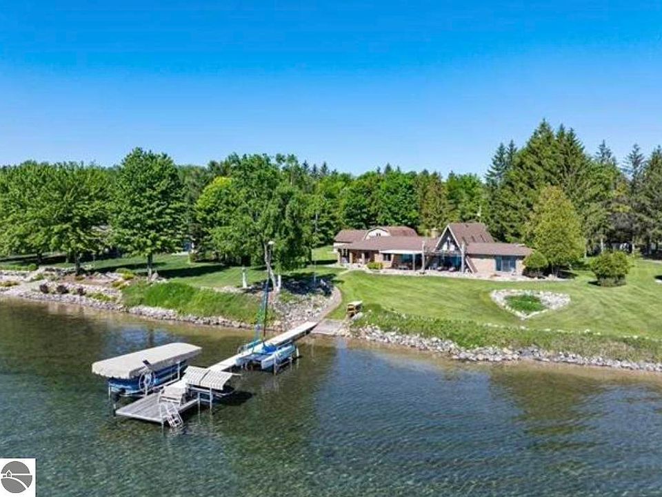 1st image of 1047 NW Torch Lake Dr