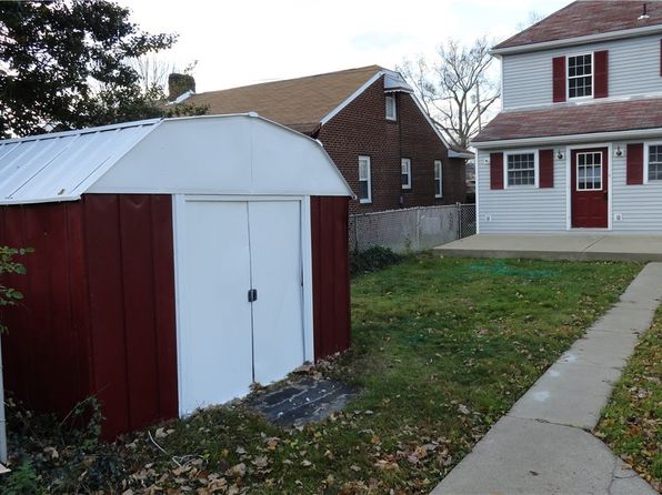 128 Columbia Dr, Chester, WV 26034