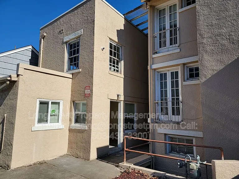 205 NW Kings Blvd #11 — Photo 2