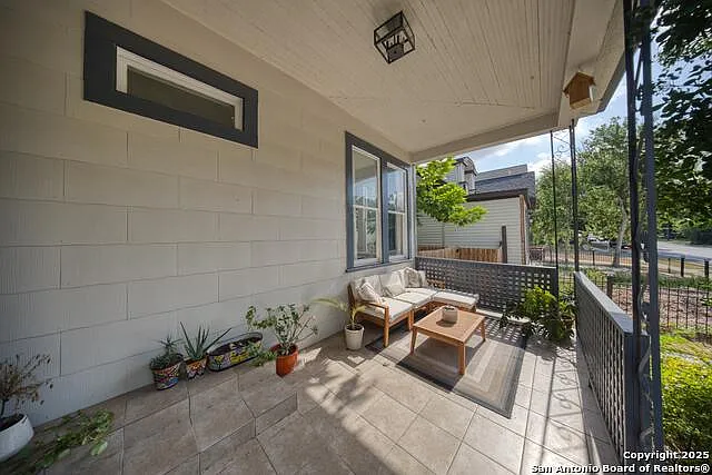 509 W Mistletoe Ave — Photo 3