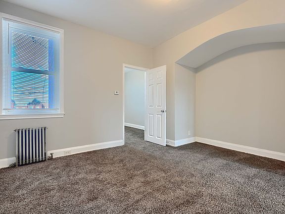 3rd image of 1314 N Kenwood Ave APT 1