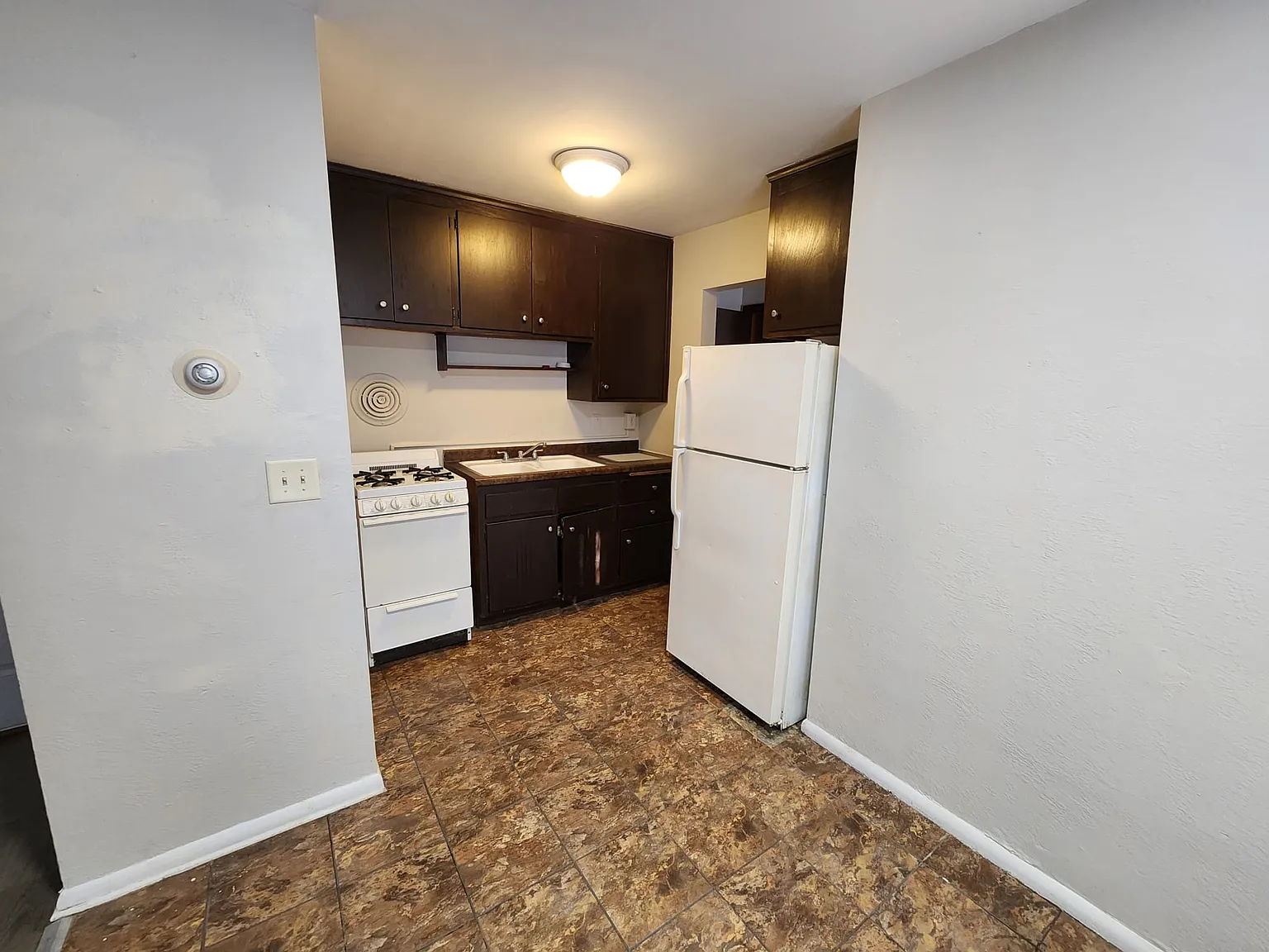 1 bed, $1,095 — Photo 2