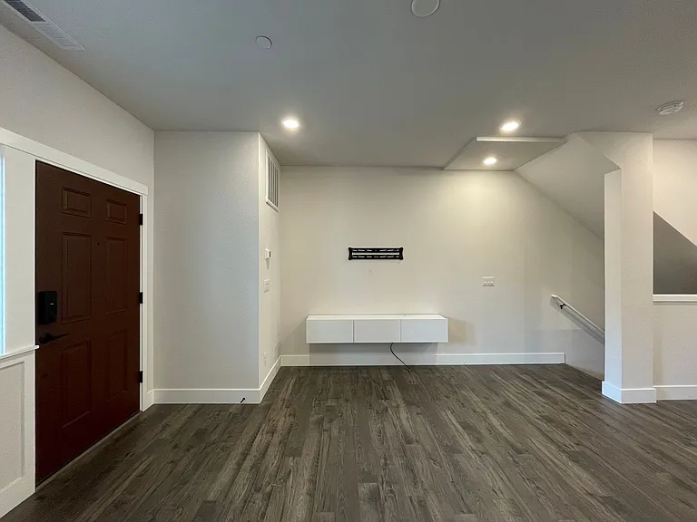 16022 NW Hosmer Ln — Photo 3