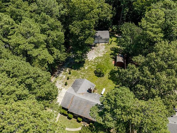 5th image of 18153 Rosemont Rd