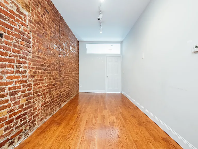 405 Suydam St #2R — Photo 11