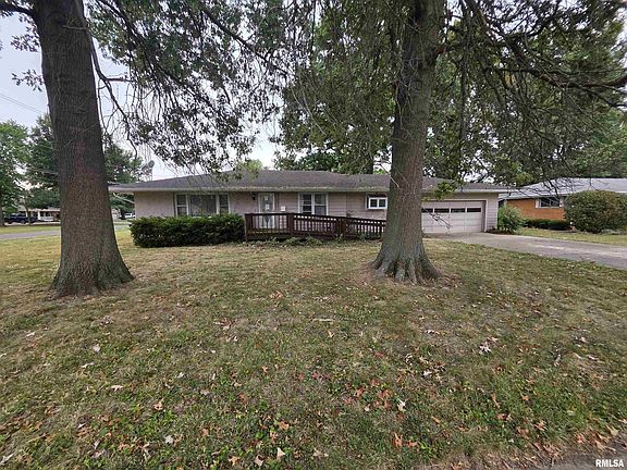 3rd image of 285 Sunset Dr