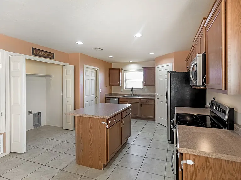 2637 Las Alturas Ct — Photo 3