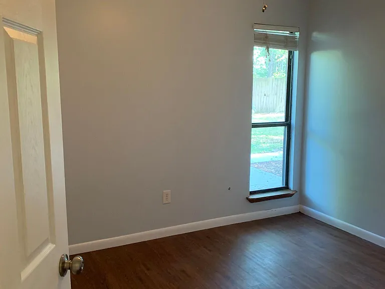2411 Whispering Woods Blvd #4 — Photo 10