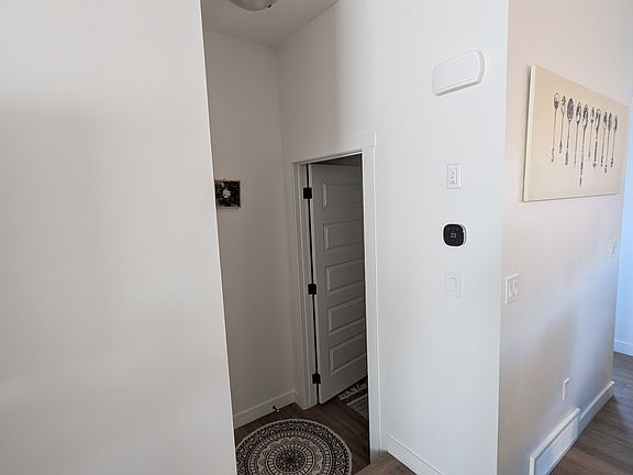 3rd image of 61 Silverton Glen Gate SW