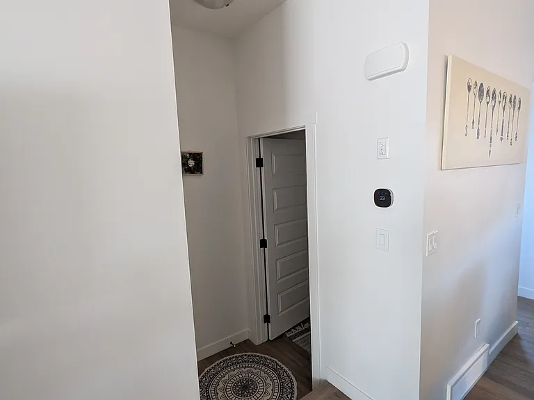 61 Silverton Glen Gate SW — Photo 3