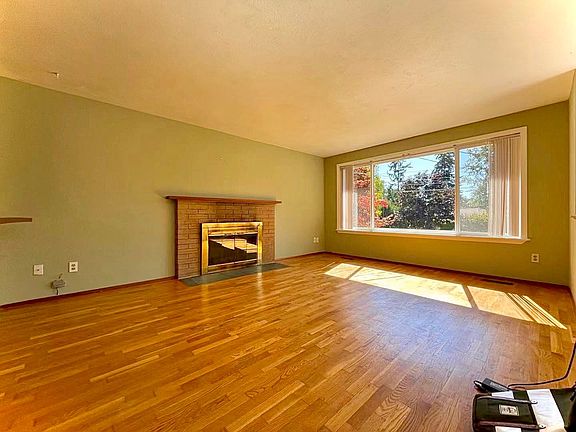 2nd image of 9416 NE 121st Pl