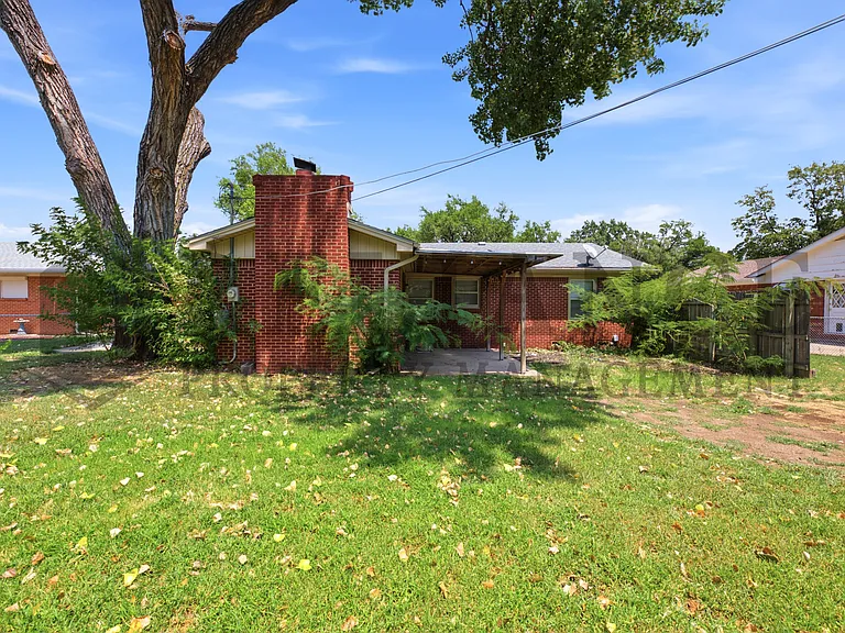 841 N Country Acres Ave — Photo 4